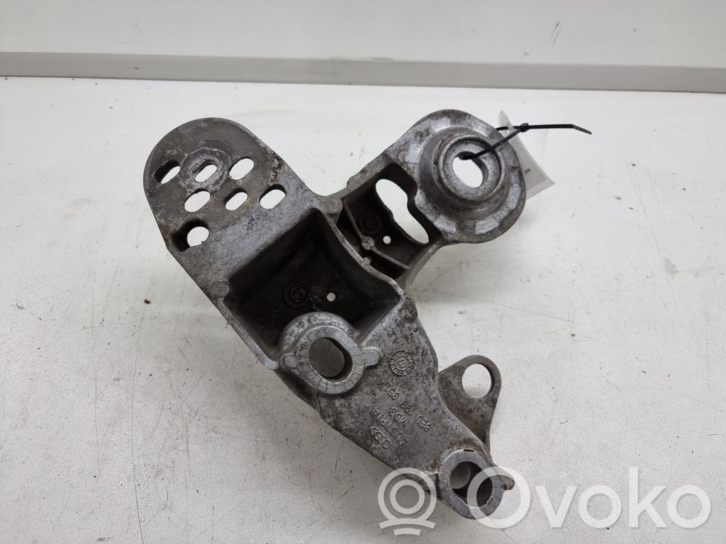 Audi A4 S4 B7 8E 8H Engine mounting bracket 