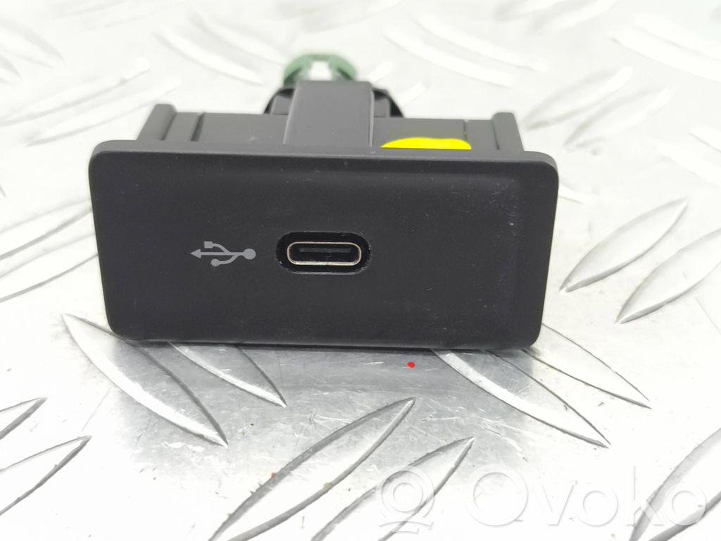 Volkswagen PASSAT B8 Enchufe conector USB 