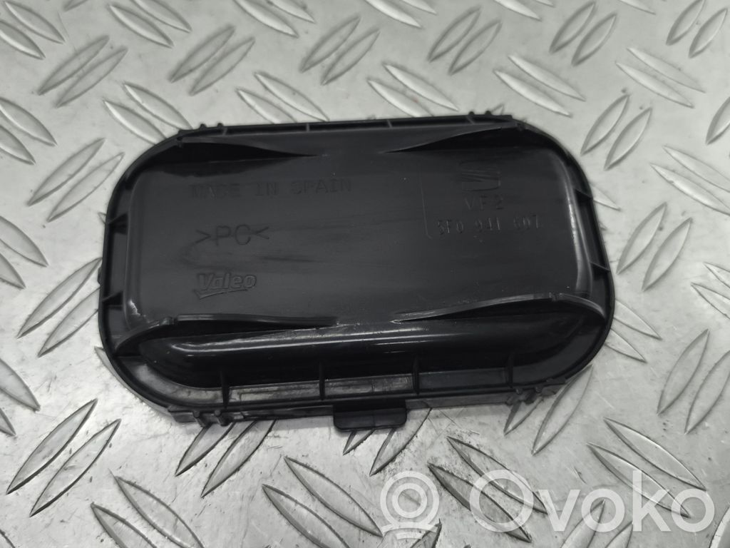 Seat Leon (5F) Headlight/headlamp dust cover 