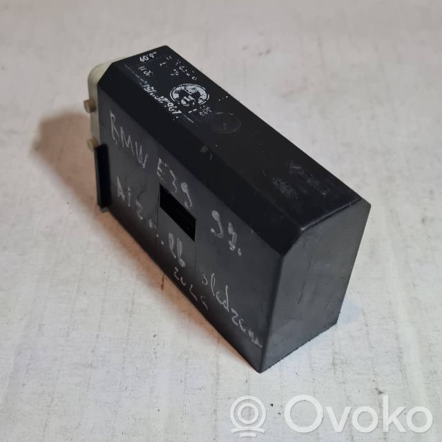 Aizmugurē slēdzene   8352165
