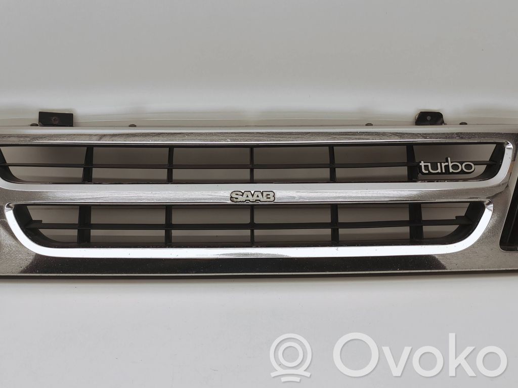 Grille calandre de capot   695426,9278136,9278144