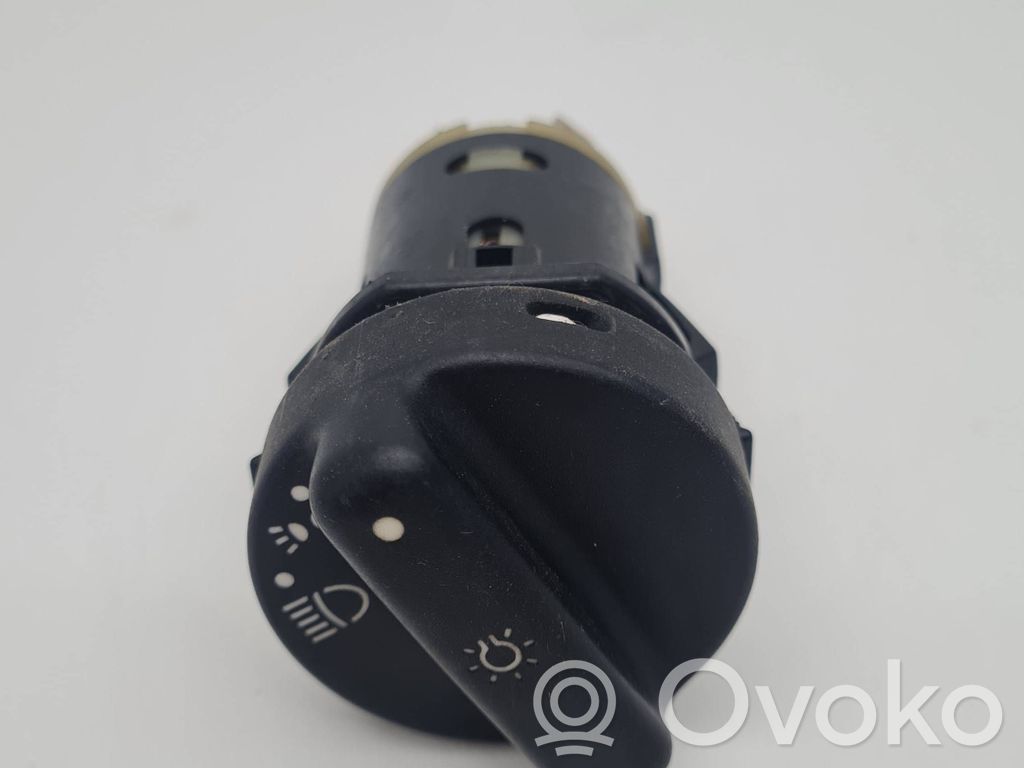 Light switch   85GG11667