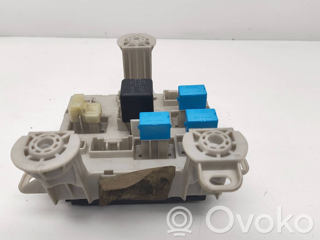 Toyota Previa (XR30, XR40) II Fuse module 