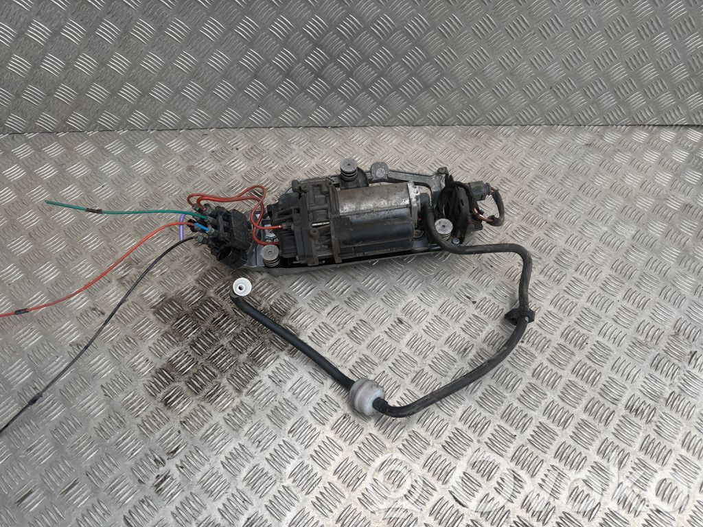 Kompresor zawieszenia tylnego pneumatycznego   9J1616006D