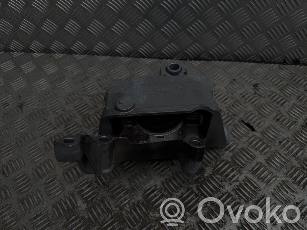 Volvo XC40 Suport tampon motor 