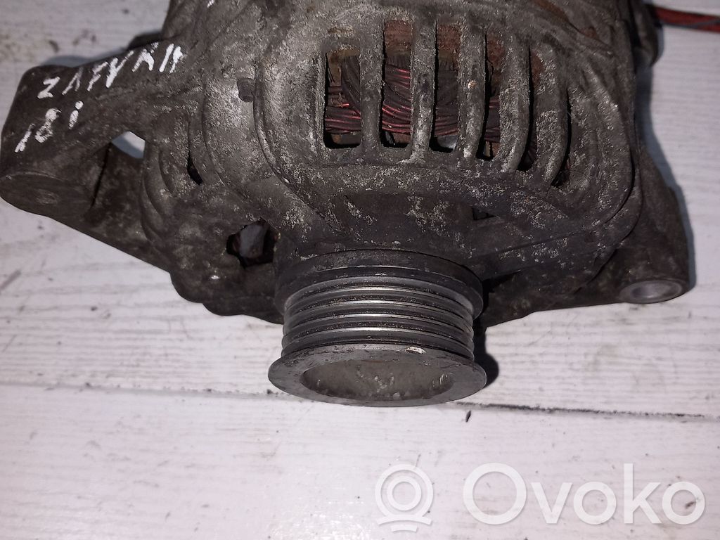 Opel Zafira B Alternador 