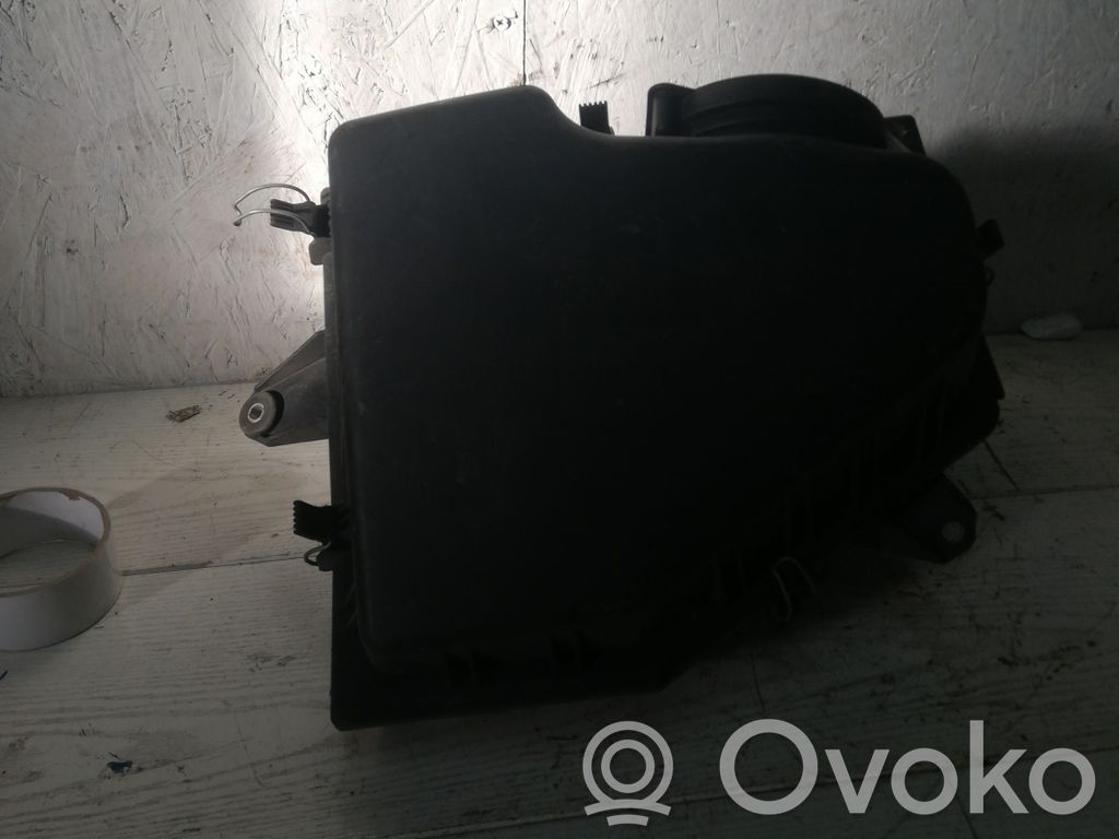 BMW 5 E60 E61 Air filter box 