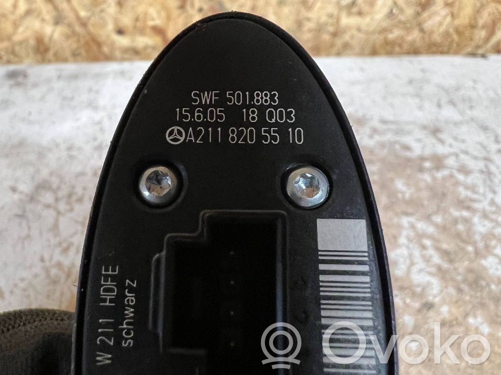 Mercedes-Benz E W211 Tailgate opening switch 