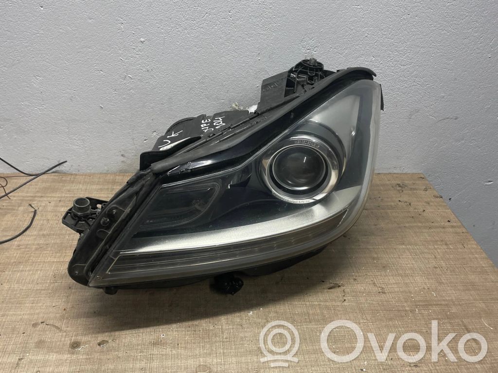 Mercedes-Benz R W251 Lampa przednia 