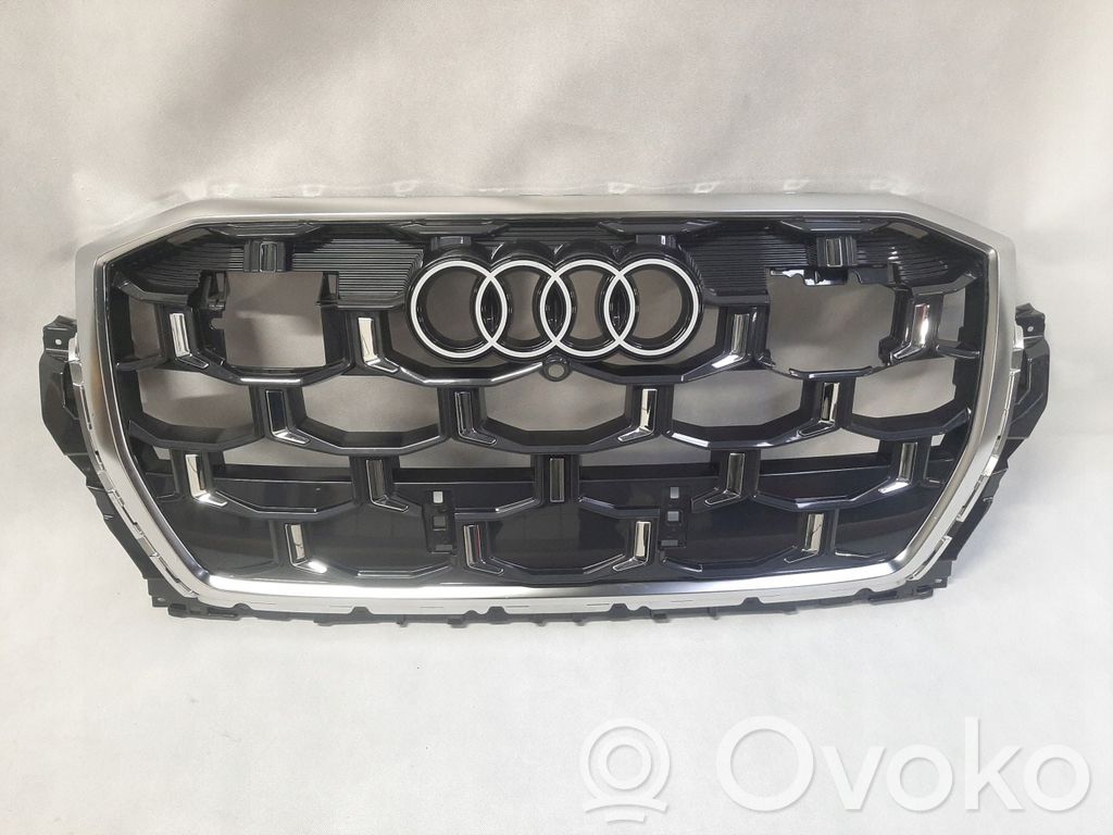 Audi Q7 4M Etupuskurin ylempi jäähdytinsäleikkö 