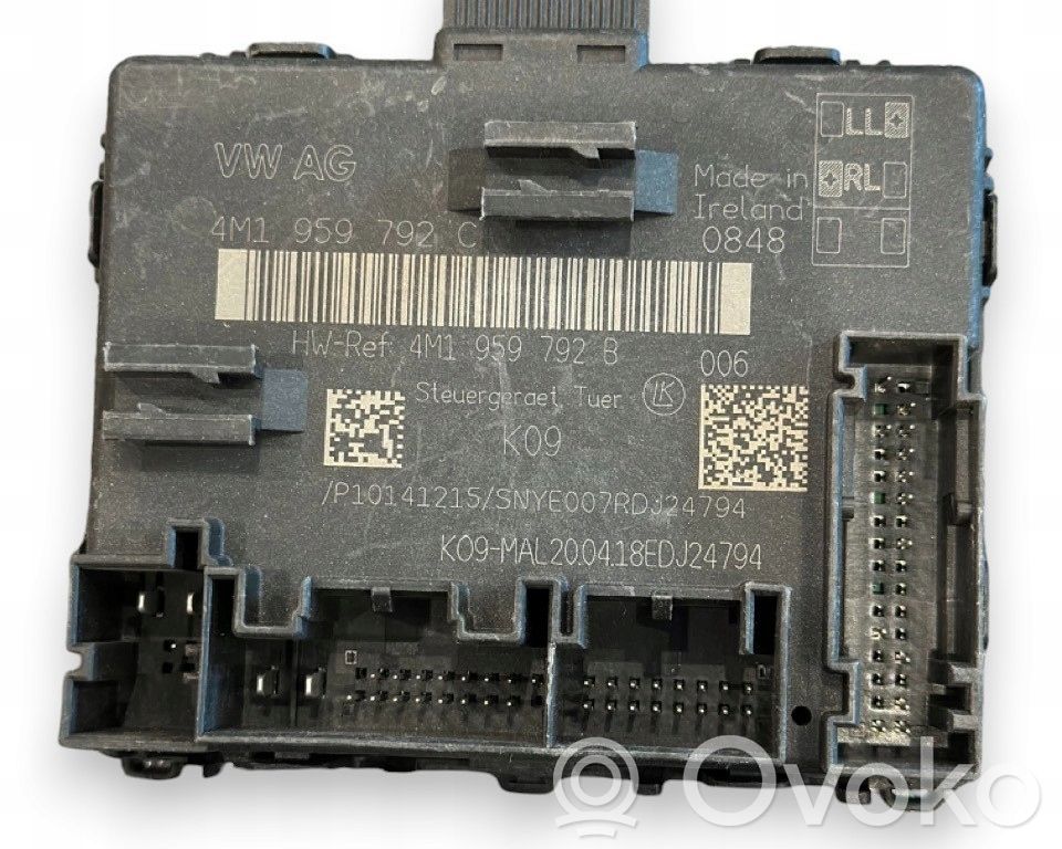 Volkswagen Touareg III Door control unit/module 