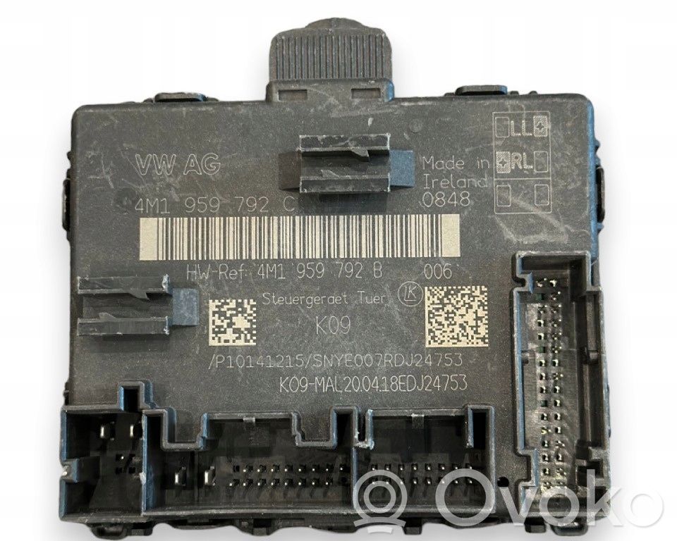 Volkswagen Touareg III Door control unit/module 