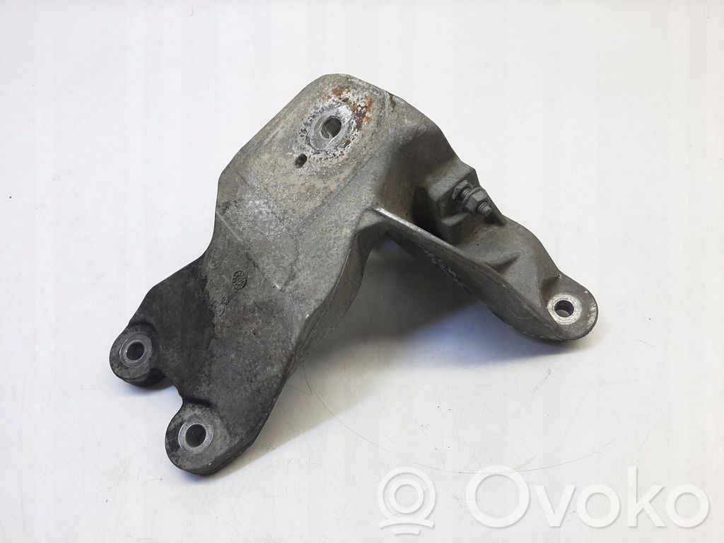 Volkswagen Amarok Engine mount bracket 