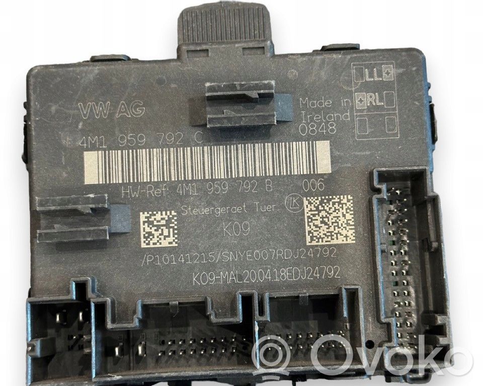 Volkswagen Touareg III Door control unit/module 