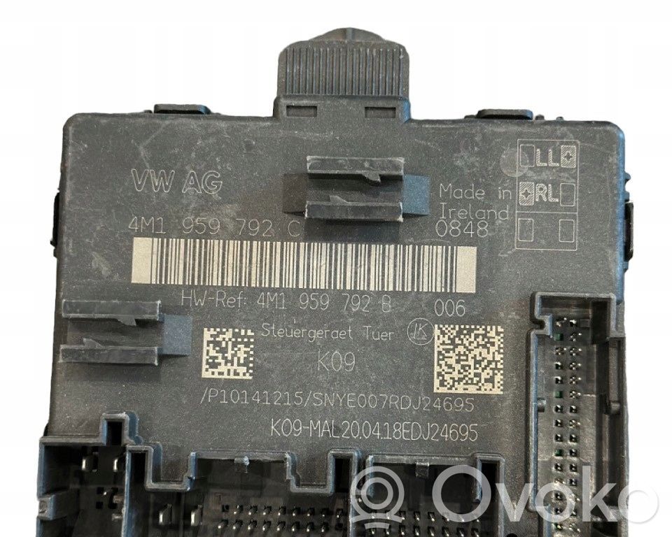 Volkswagen Touareg III Door control unit/module 