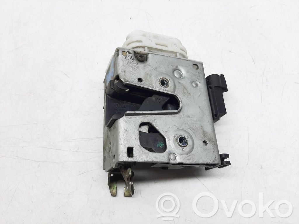 Audi A4 S4 B5 8D Etuoven lukko 