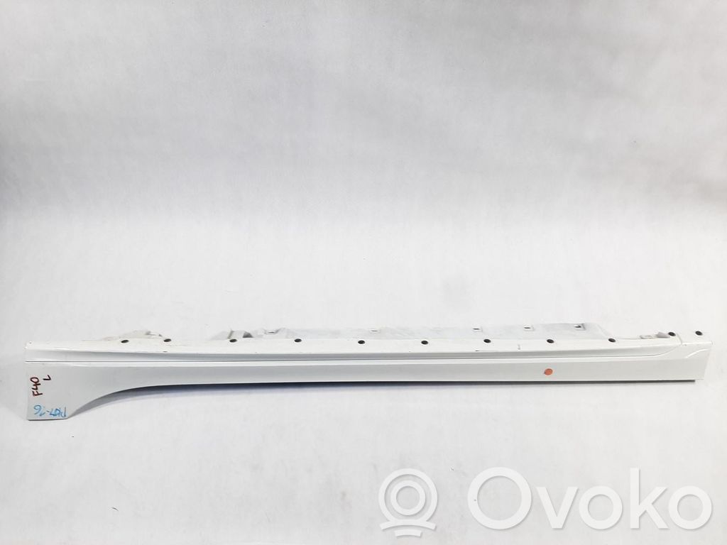 BMW 1 F40 Etuoven kynnyksen suojalista 