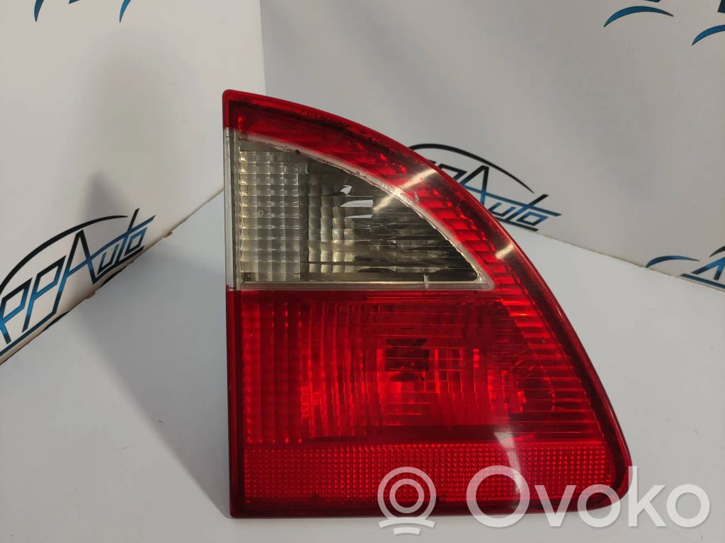 Ford Galaxy Aizmugurējais lukturis pārsegā 