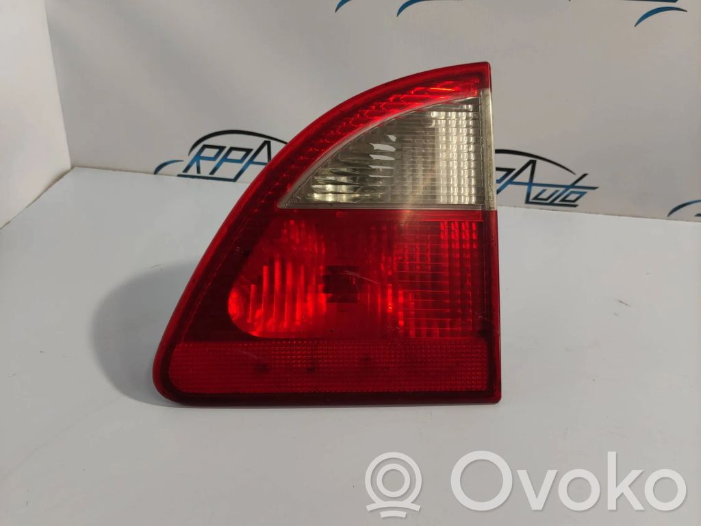 Ford Galaxy Aizmugurējais lukturis pārsegā 