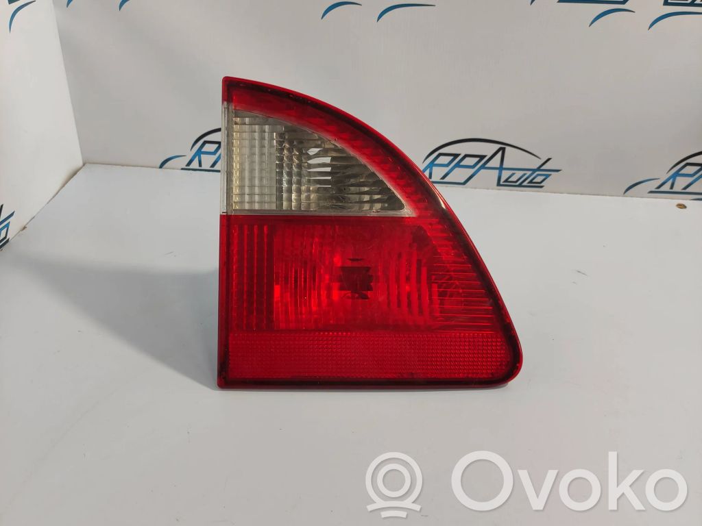 Ford Galaxy Aizmugurējais lukturis pārsegā 