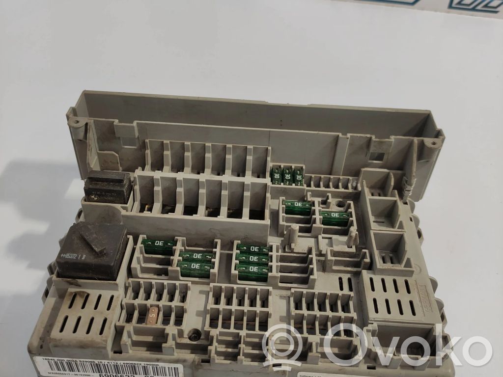 Nissan Juke I F15 Fuse module 