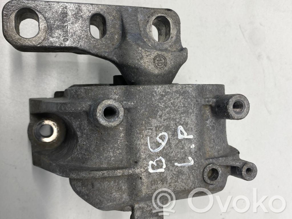 Volkswagen Touran I Engine mount bracket 