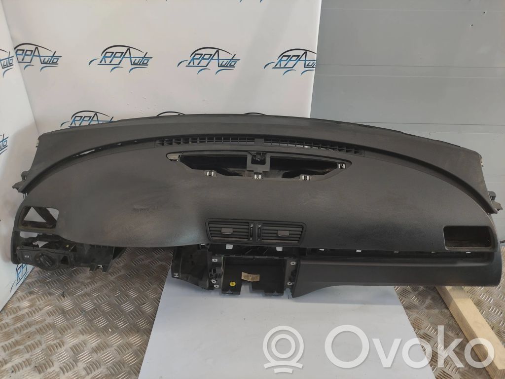 Volkswagen PASSAT B6 Панель 