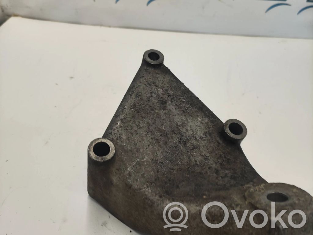 Engine mounting bracket   074199307B