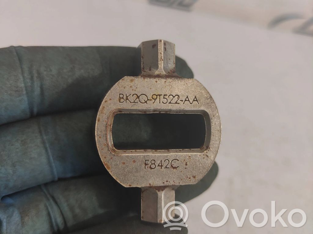 Polttoainepumpun kiinnike   BK2Q9T522AA,F842C
