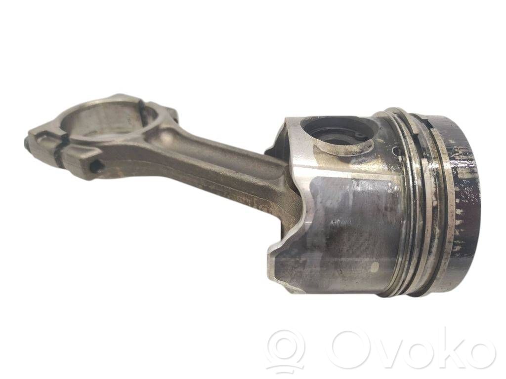 Renault Trafic II (X83) Piston 