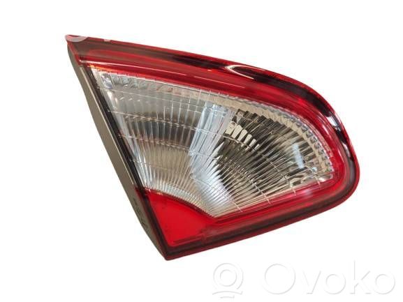 Nissan Qashqai Lampy tylnej klapy bagażnika 