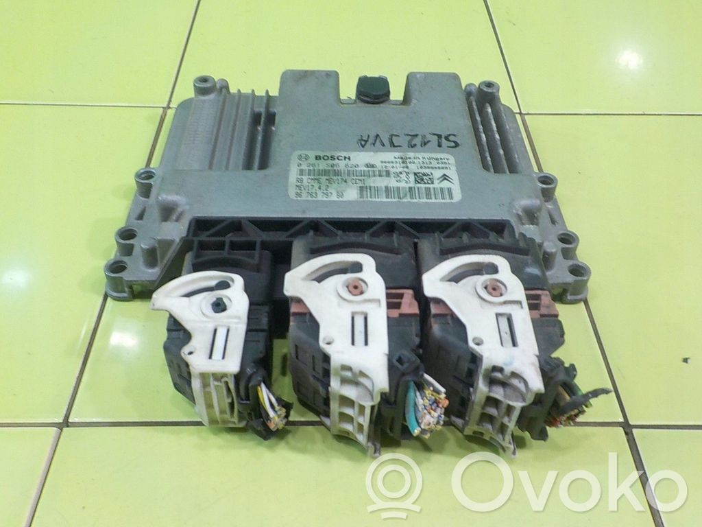 Citroen C3 Picasso Engine control unit/module 