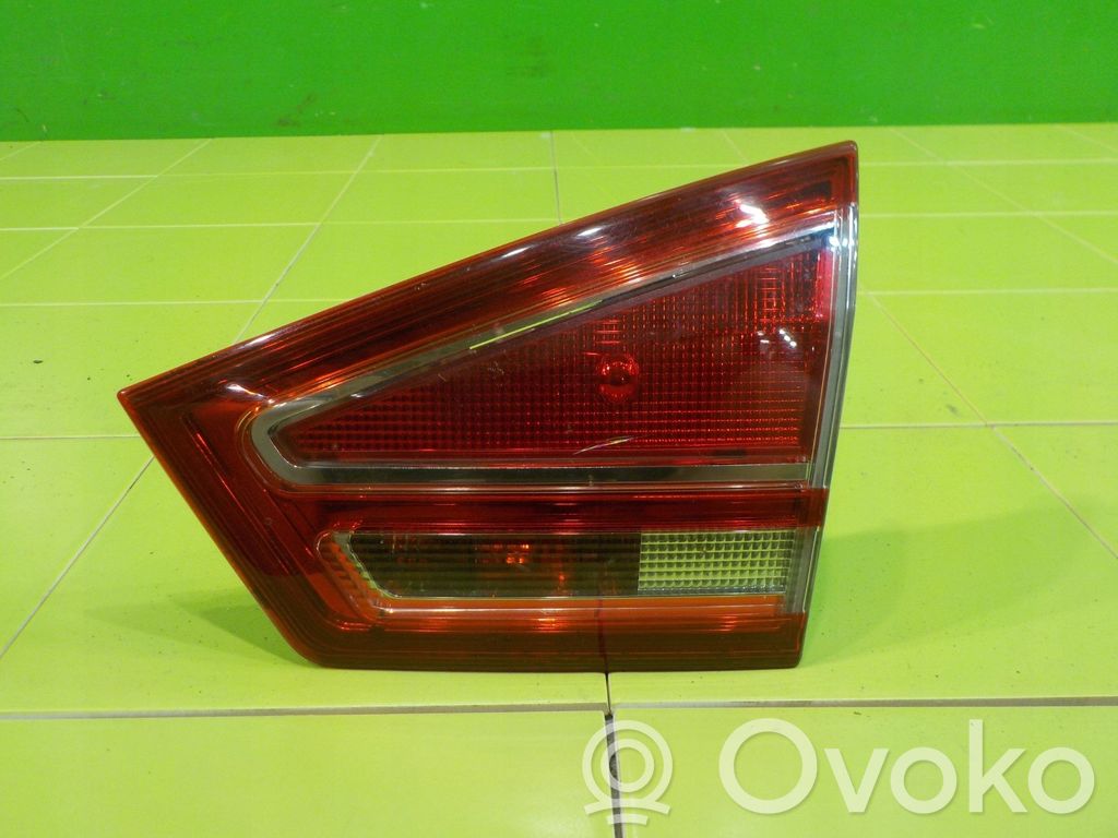 Ford B-MAX Aizmugurējais lukturis virsbūvē 