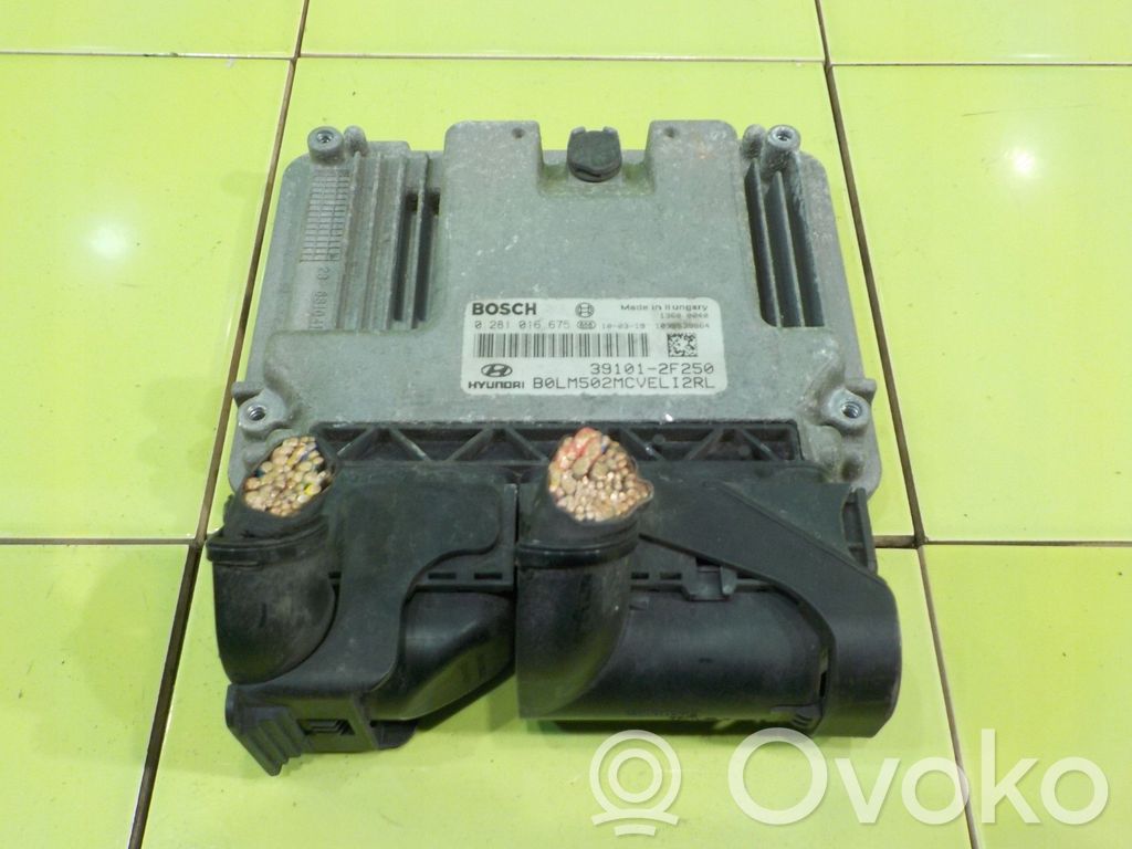 Hyundai ix35 Engine control unit/module 