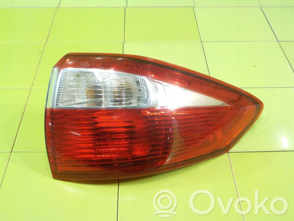 Ford C-MAX II Rear/tail lights 
