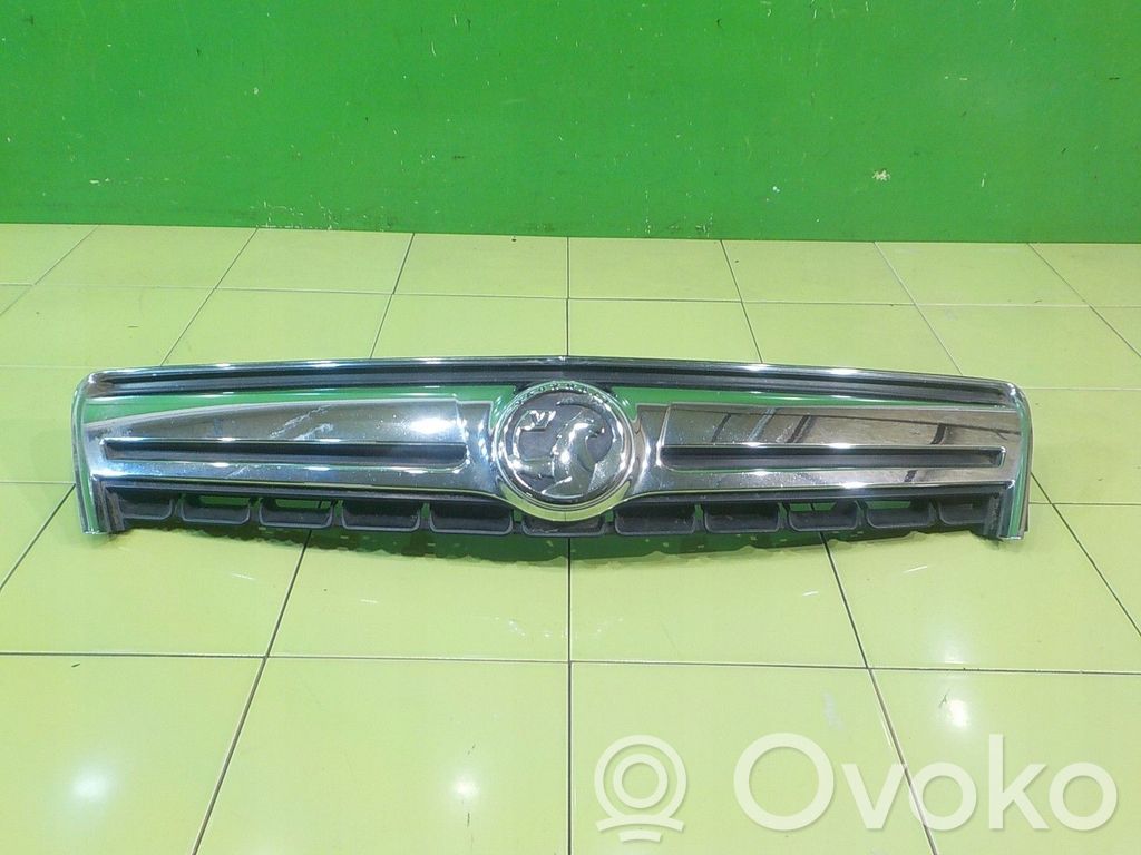 Opel Antara Etupuskurin ylempi jäähdytinsäleikkö 
