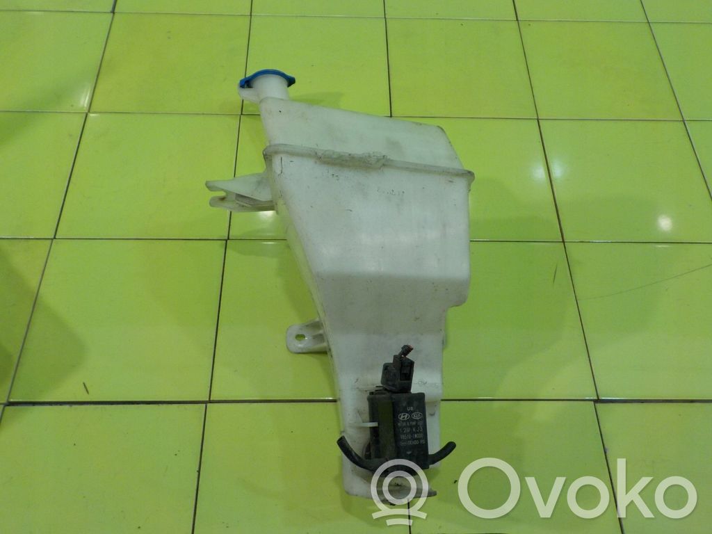 Ford Focus Windshield washer fluid reservoir/tank 