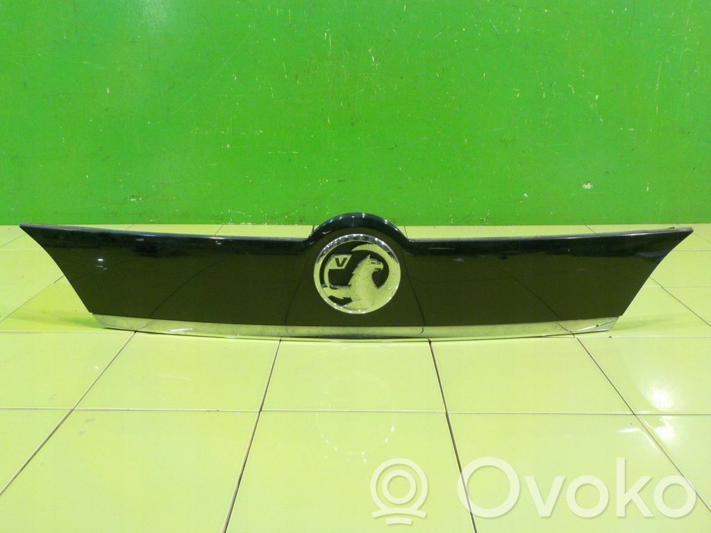 Opel Meriva B Listwa światła tylnego/osłona tablicy rejestracyjnej 