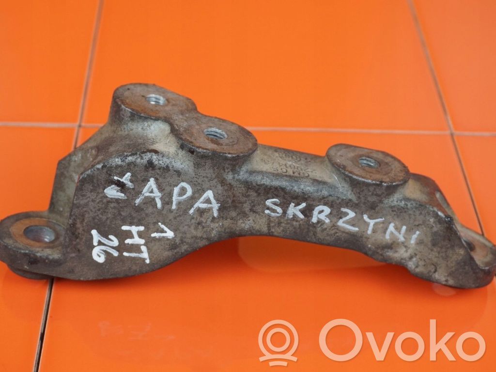 Opel Zafira C Łapa / Mocowanie skrzyni biegów 