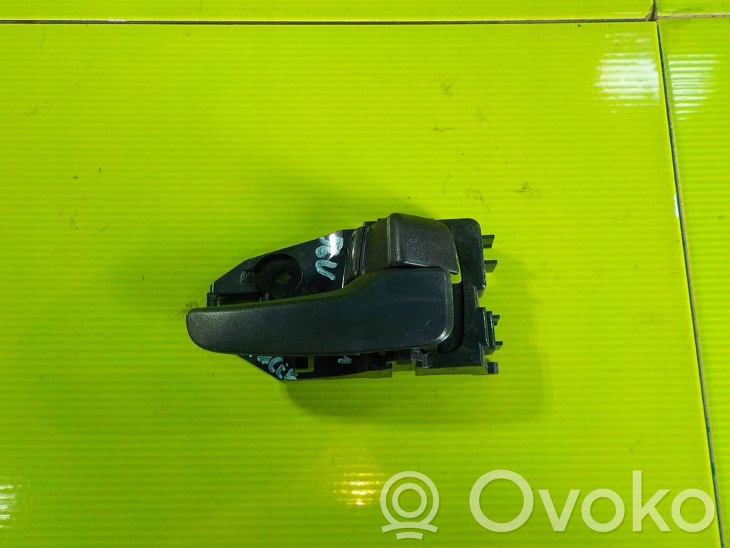 Mitsubishi Lancer Manecilla interna puerta delantera