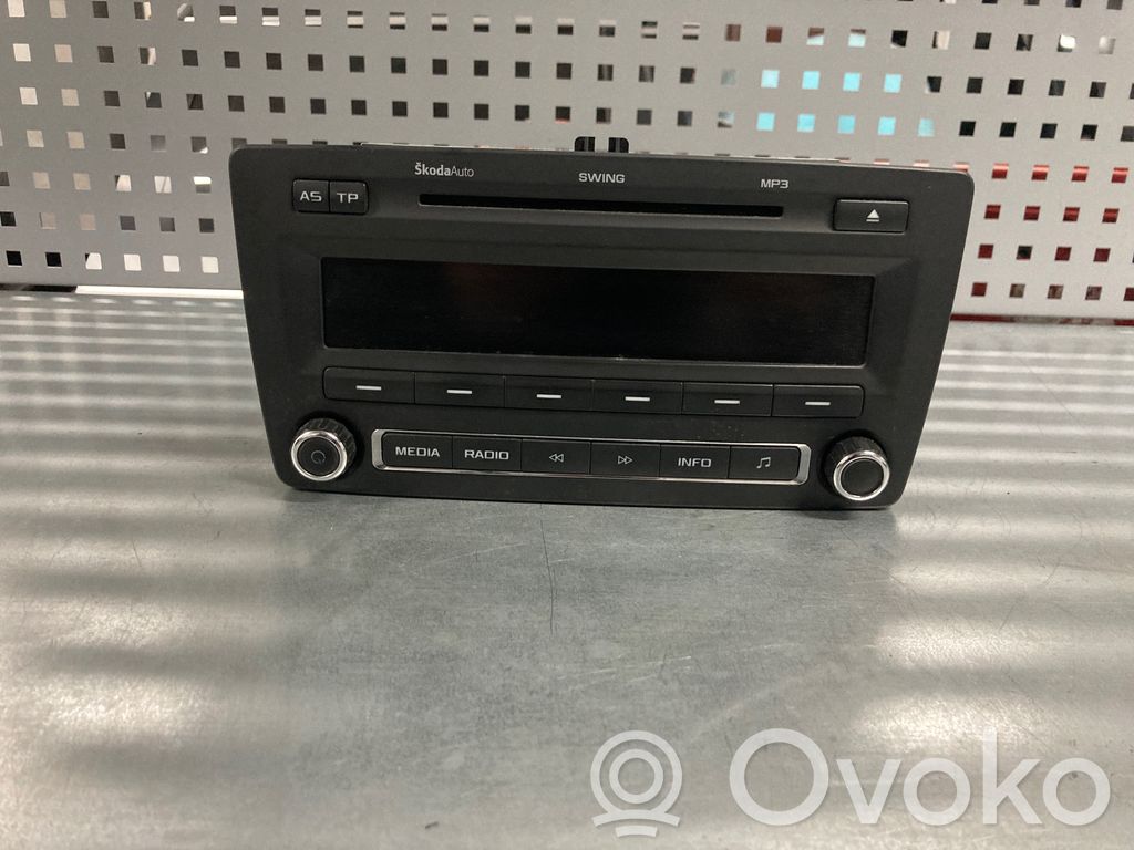 Skoda Octavia Mk2 (1Z) Panel / Radioodtwarzacz CD/DVD/GPS 