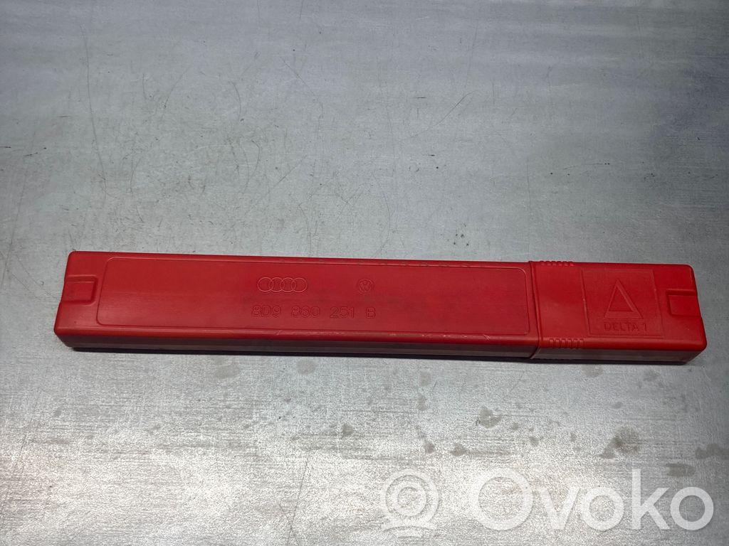Volkswagen PASSAT B7 Triangle d'avertissement 