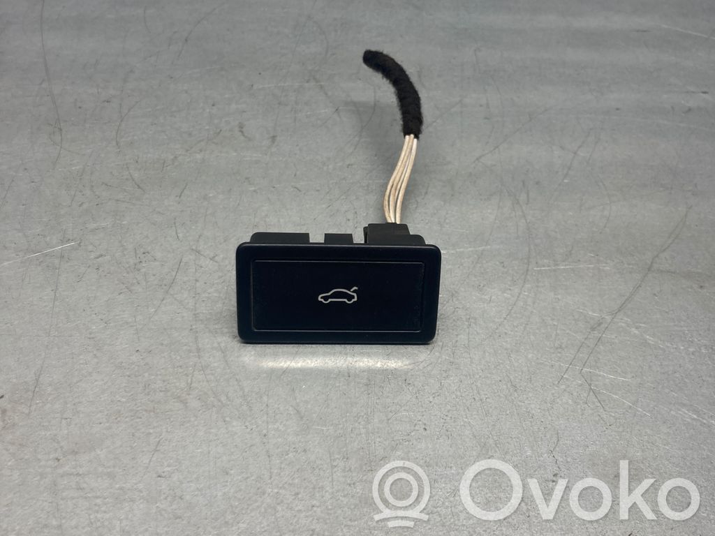 Volkswagen PASSAT B7 Tailgate/boot open switch button 