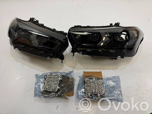 BMW X6M G06 F96 Lampa przednia 