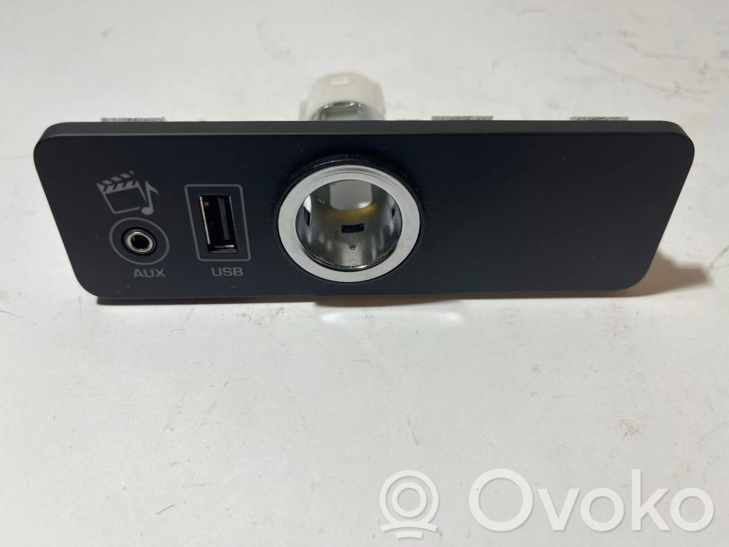 Land Rover Range Rover Sport L494 USB socket connector 