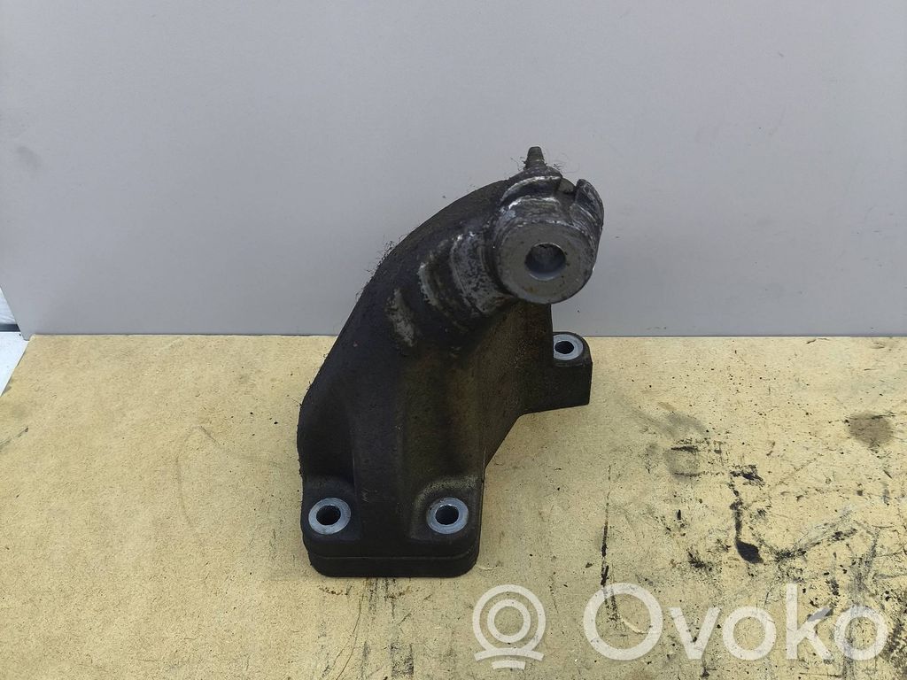 Mercedes-Benz CLS C219 Engine mounting bracket 