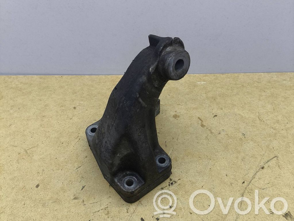 Mercedes-Benz C W203 Engine mounting bracket 