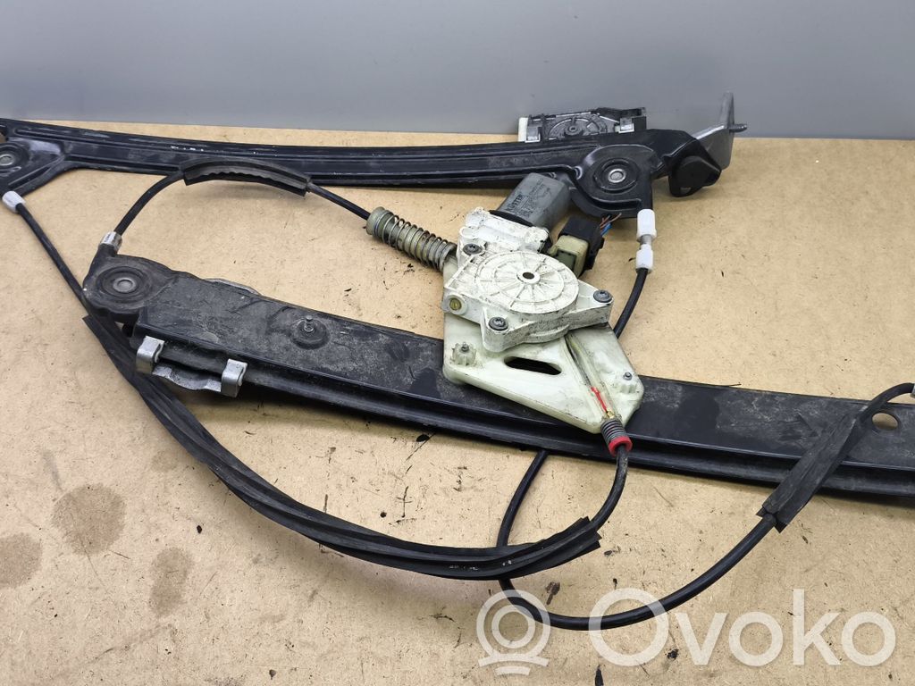 BMW 1 E81 E87 Front door window regulator with motor 