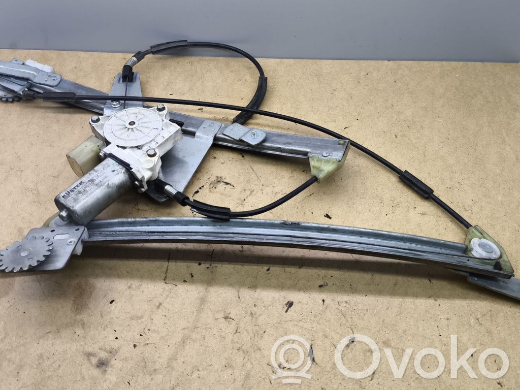 BMW 1 E81 E87 Front door window regulator with motor 