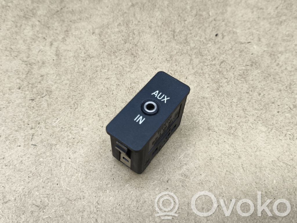 BMW 1 E81 E87 AUX in-socket connector 